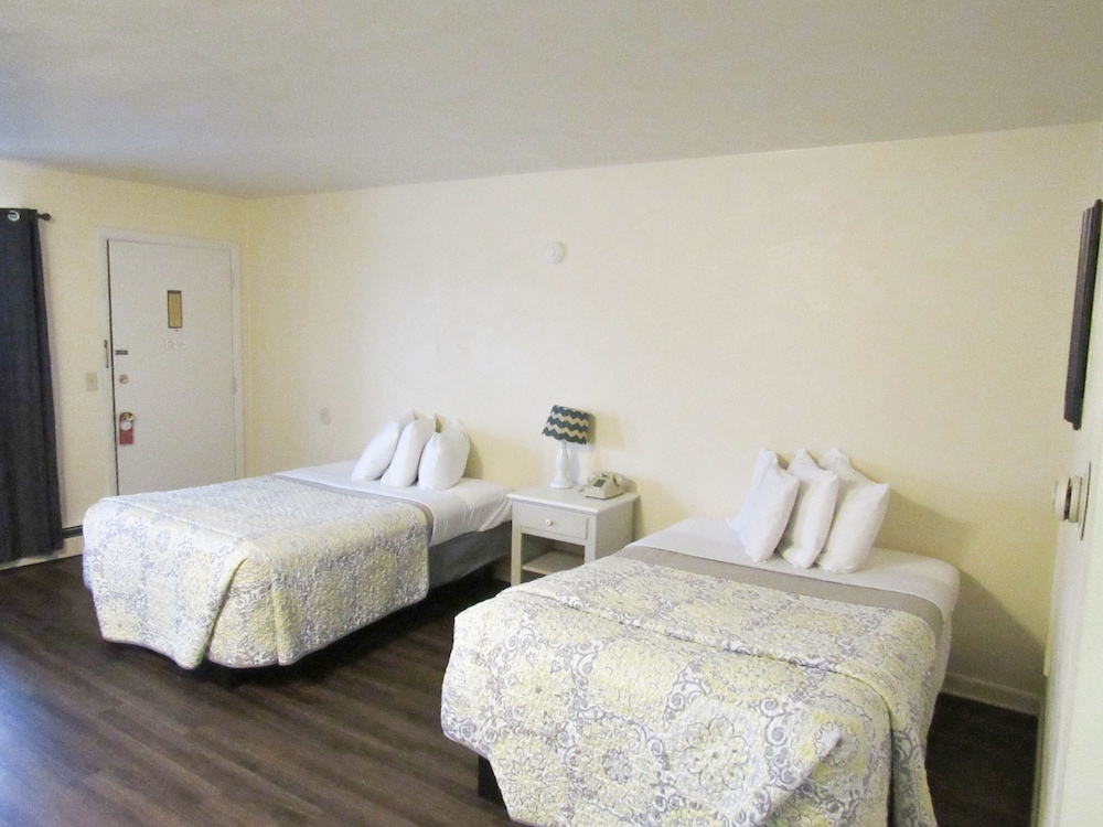 Brewer Motor Inn 10/25