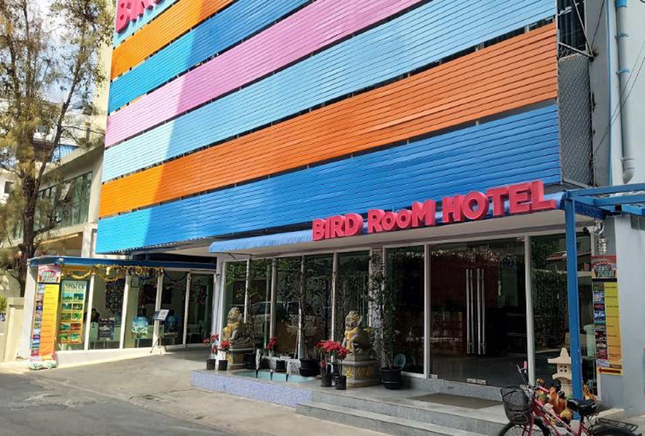 Bird Room Hotel 2/16