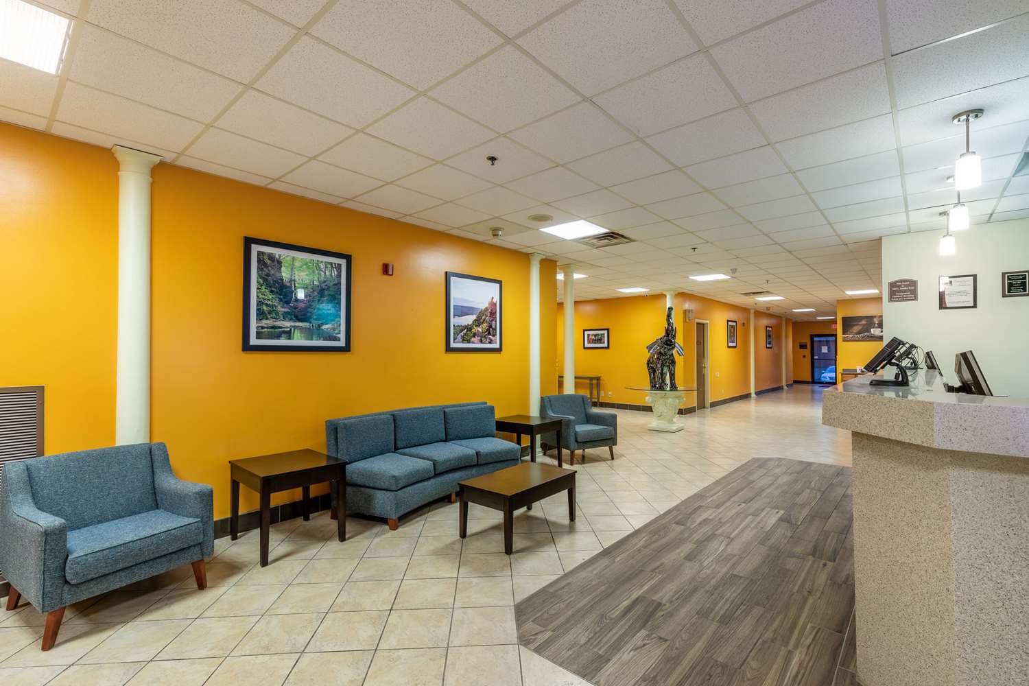 AmericInn & Suites By Wyndham Baraboo Event Center 8/25