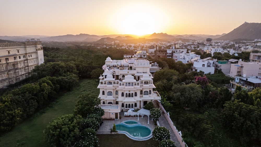 Sterling Jaisinghgarh Udaipur 4/39