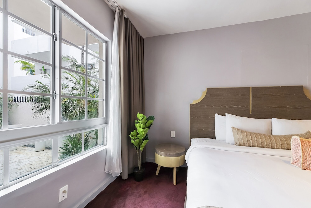 The L Hotel 26/50