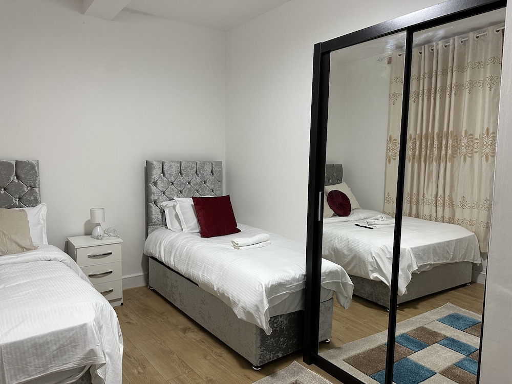 OYO New City Lodge 18/45