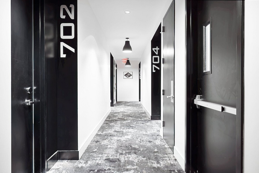 Nova Hotel Brooklyn 60/64