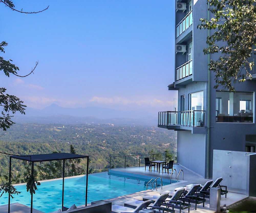 Mount Blue Kandy Hotel And Spa 59/63