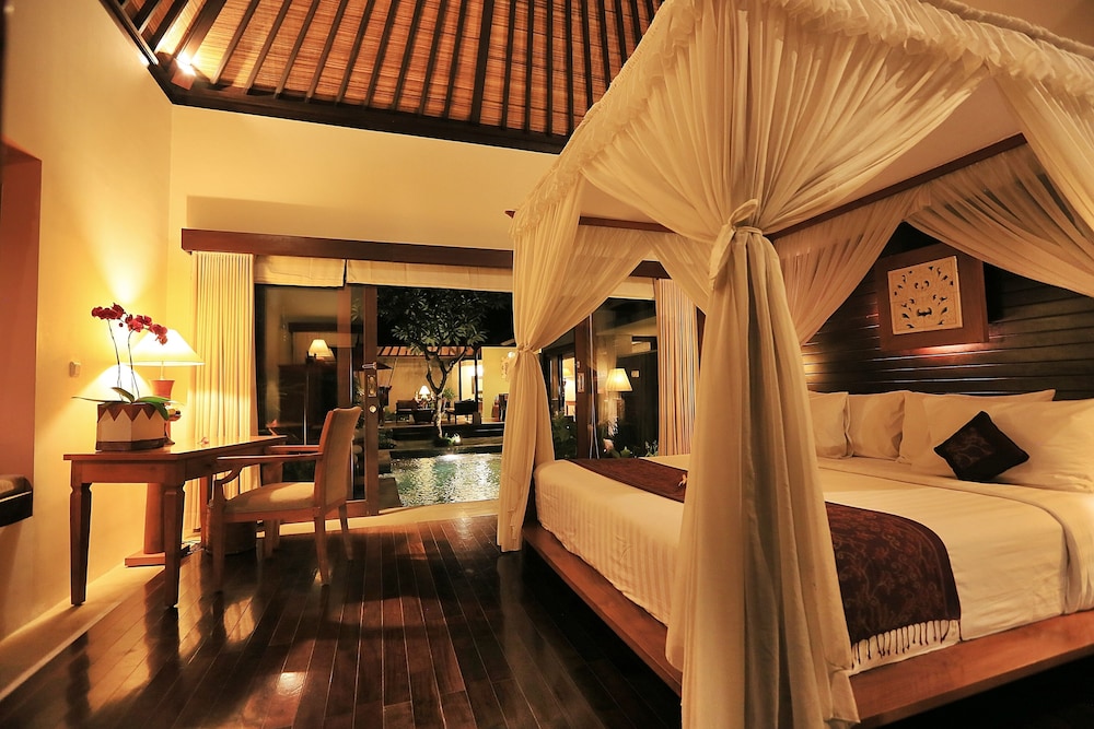 THE SANYAS SUITE 43/72