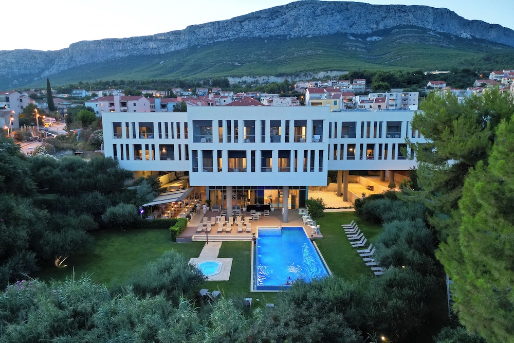 Hotel Salona Palace in SOLIN