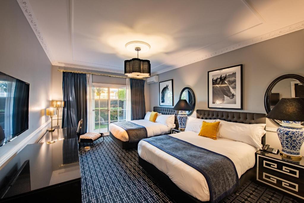 Courtyard, Standard, 2 Queen Beds