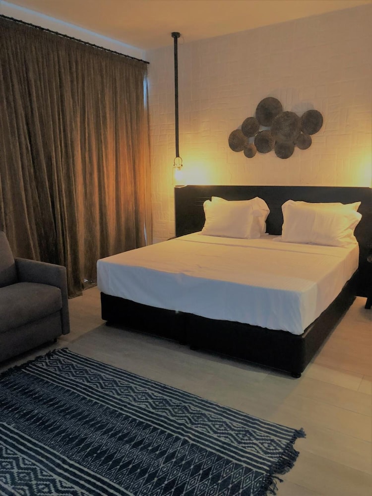 Abacus Suites 16/82