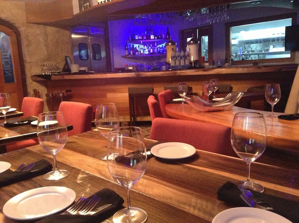 Acacia Boutique Hotel 60/75