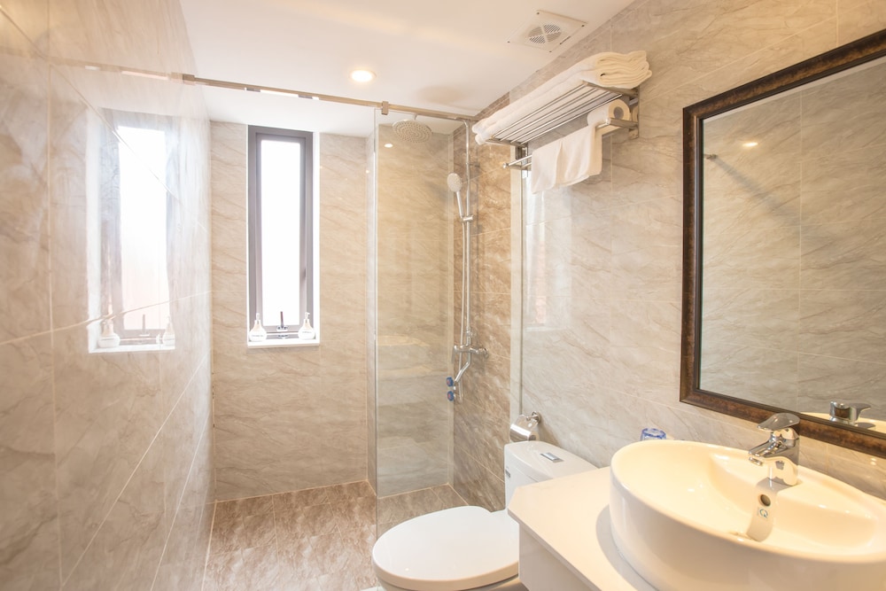 Dinh Ami Hanoi Hotel 17/63