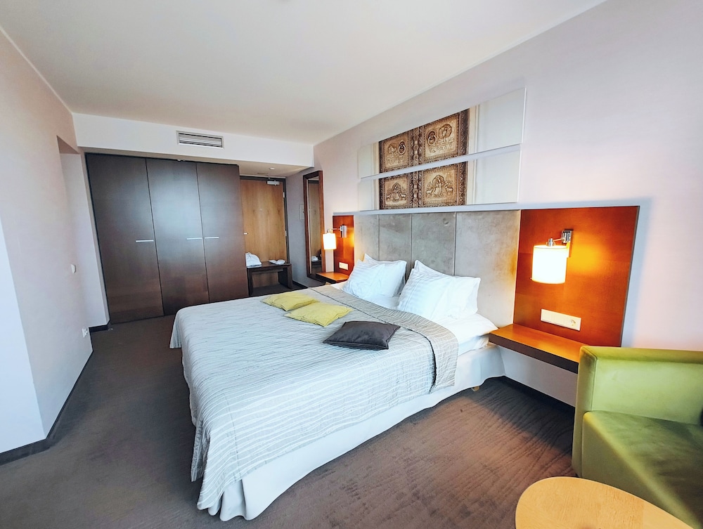 Mercure Marijampole 12/55