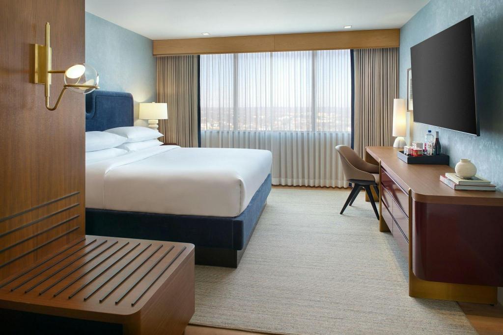 Presidential, Suite, King Bed, Capitol View, Club Lounge Access