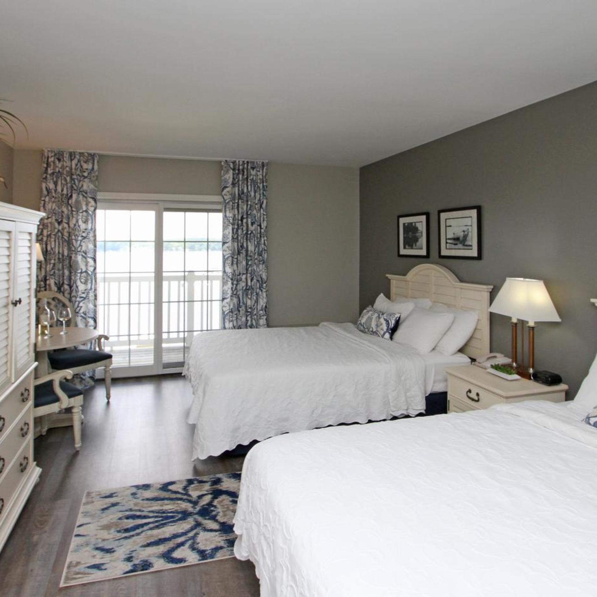 Superior, 2 Queen Beds, Lake Side
