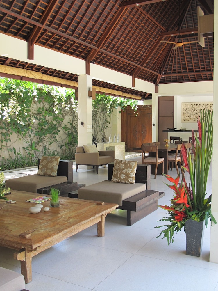 Nyaman Villas 26/34