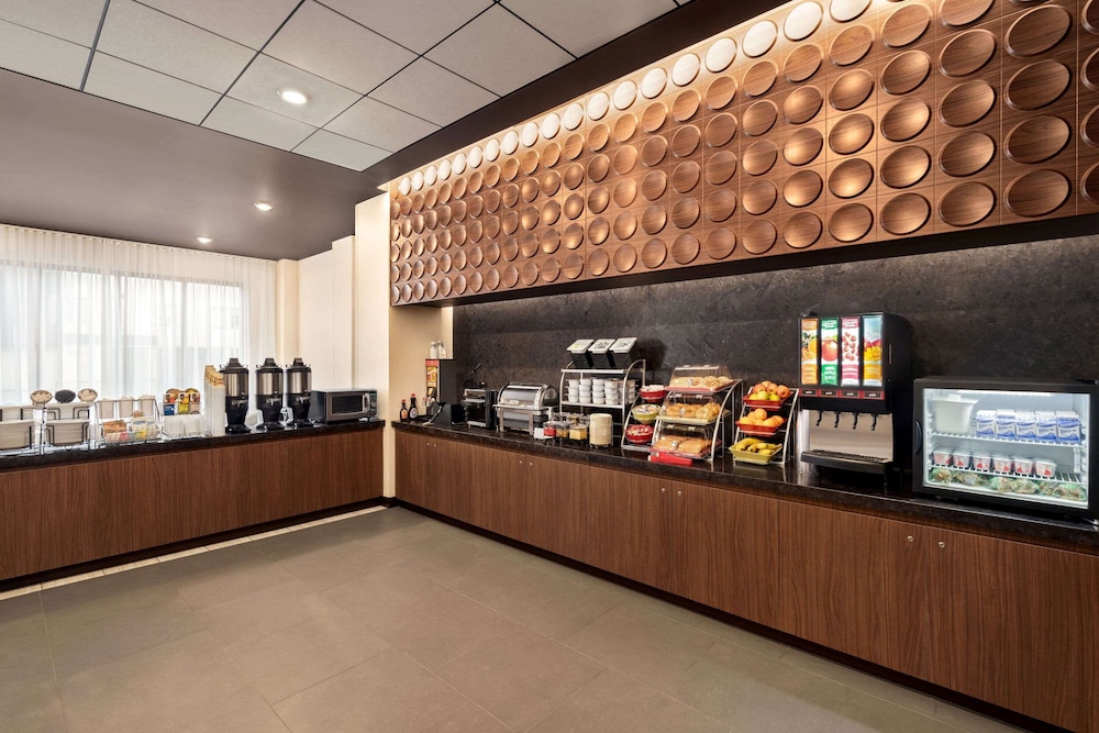 Courtyard by Marriott Seattle SeaTac Airport 6/49