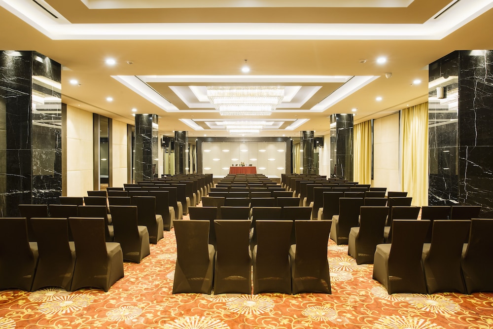 Grand TW Batam Center Hotel & Convention 59/64