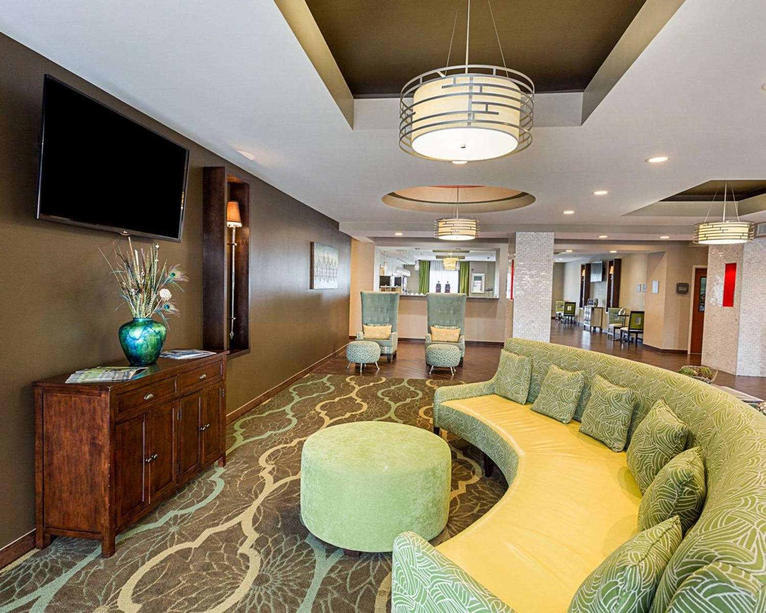 Comfort Suites Near Tanger Outlet Mall 14/18