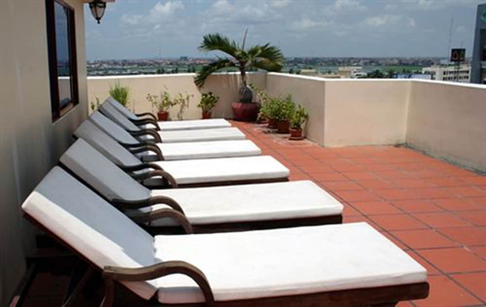 Nokor Lucky Serviced Apartments 11/15