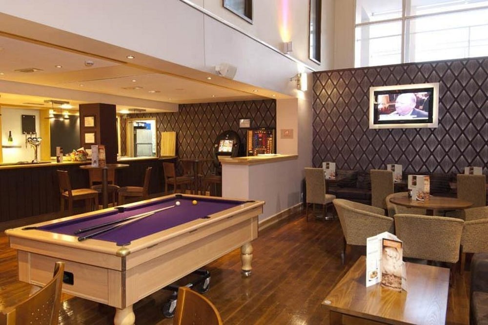 Premier Inn London Heathrow Airport T2 And T3 Bath Road 10/58