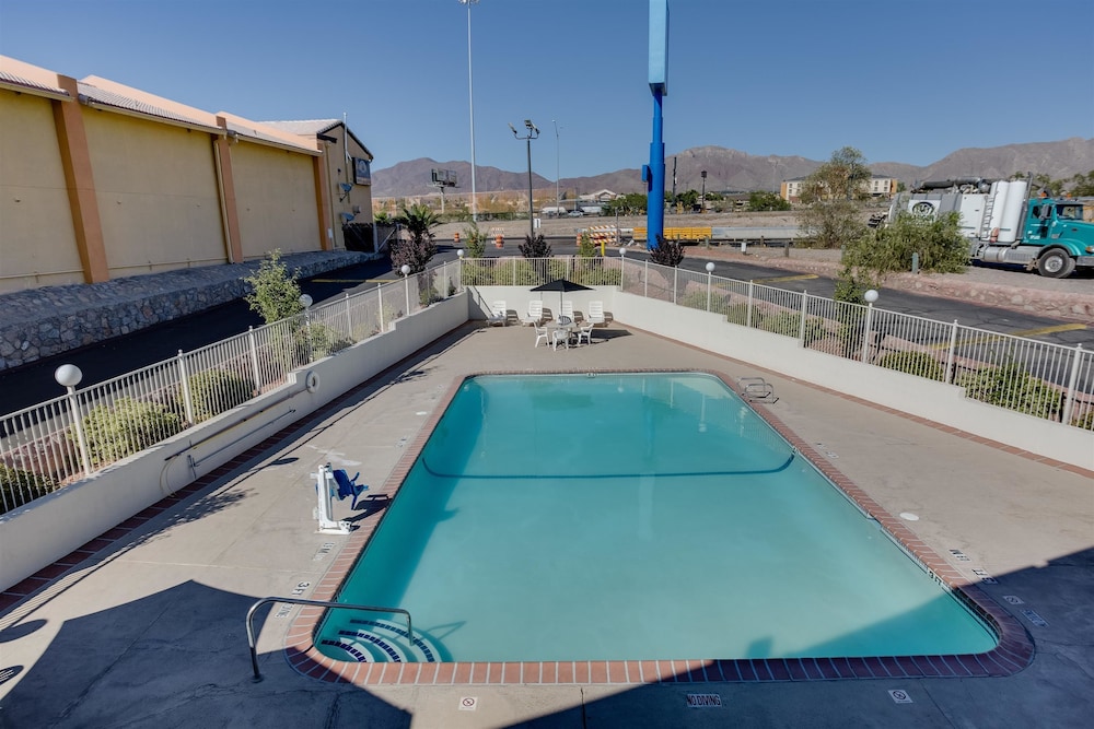 Motel6 El Paso, TX - West 34/66