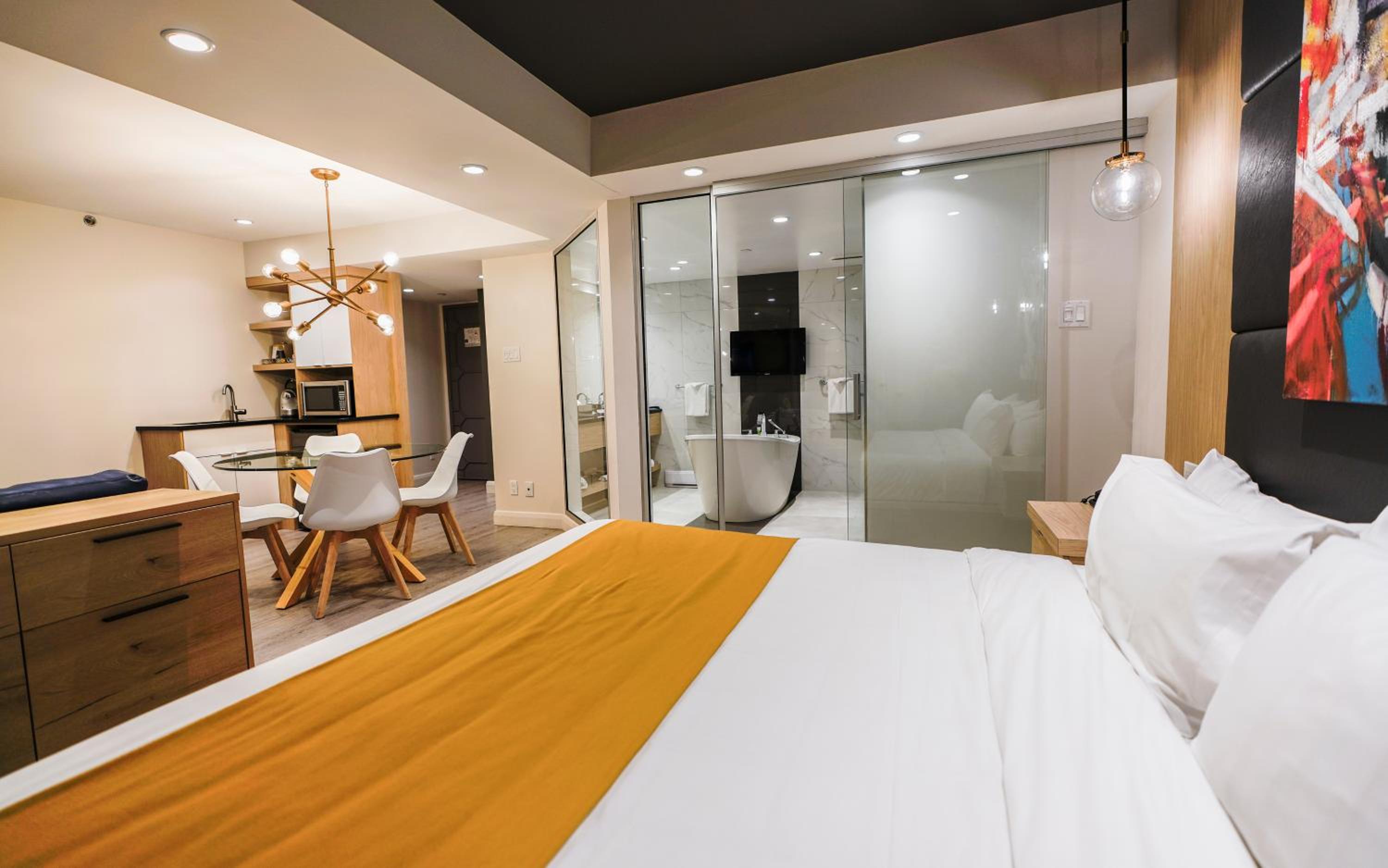 Theme, Suite, Queen Bed