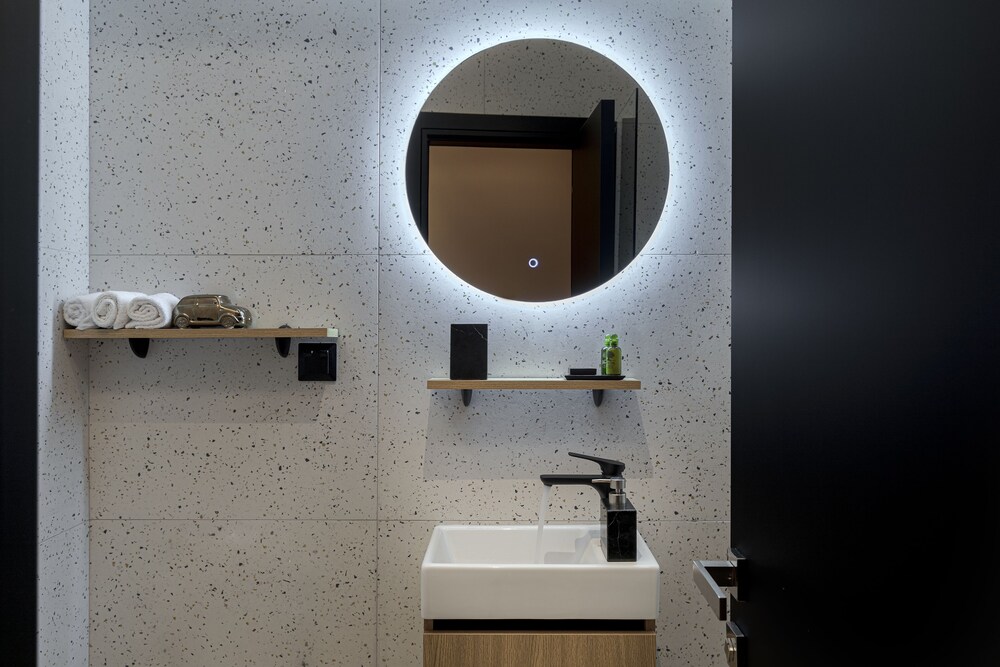 Clyde Athens by Nin&Bau 50/50