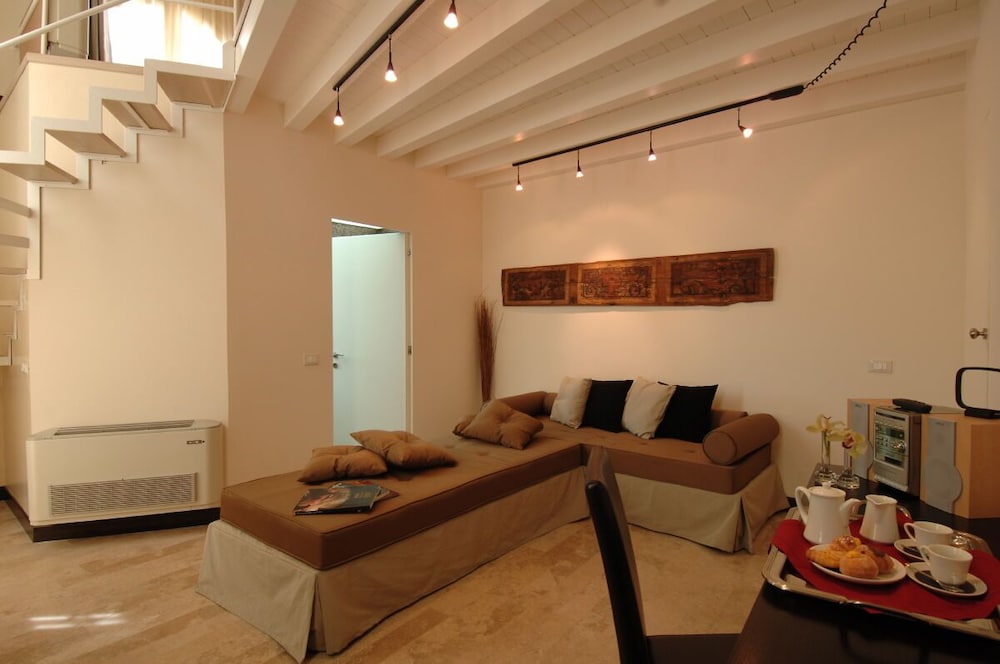Hotel Ucciardhome 11/17
