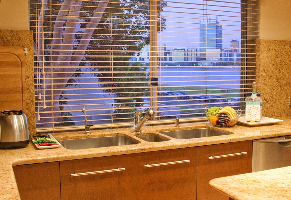 The Peninsula Riverside Serviced Apartments 56/73