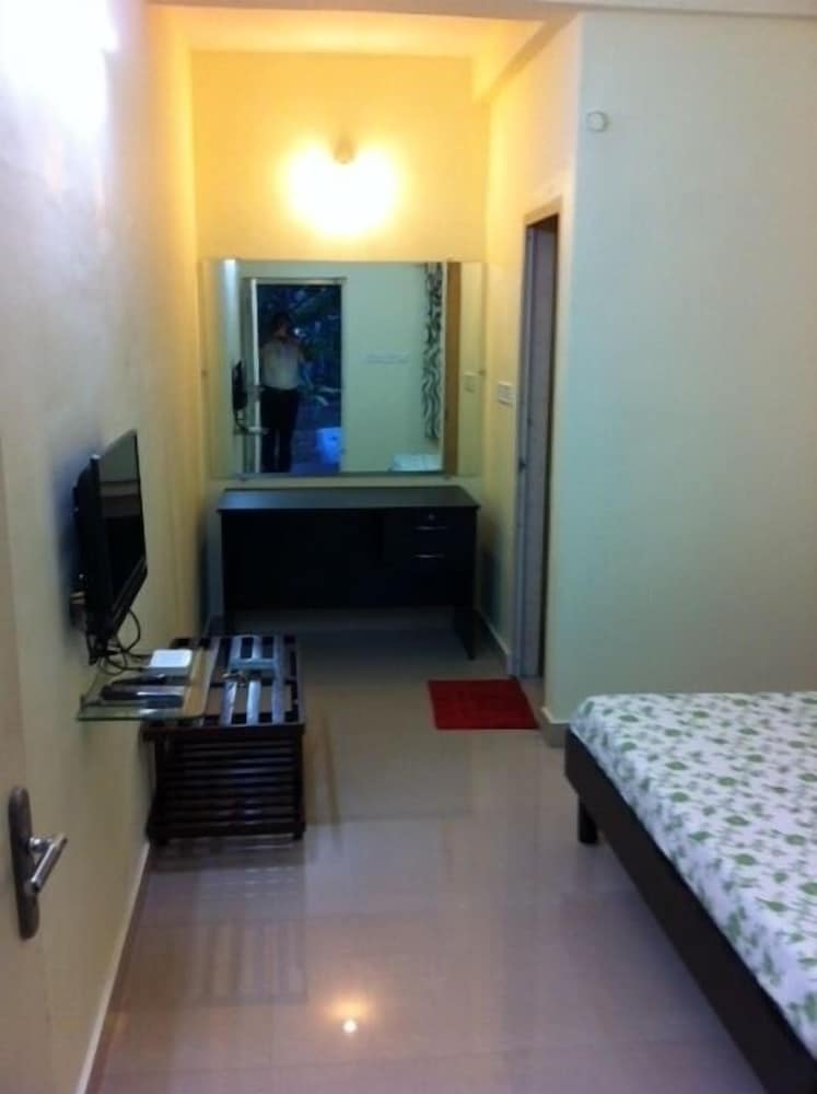 PALM GROVE SERVICE VILLA 23/48