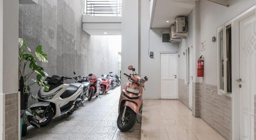 RedDoorz near Ciputra Golf Surabaya 48/50