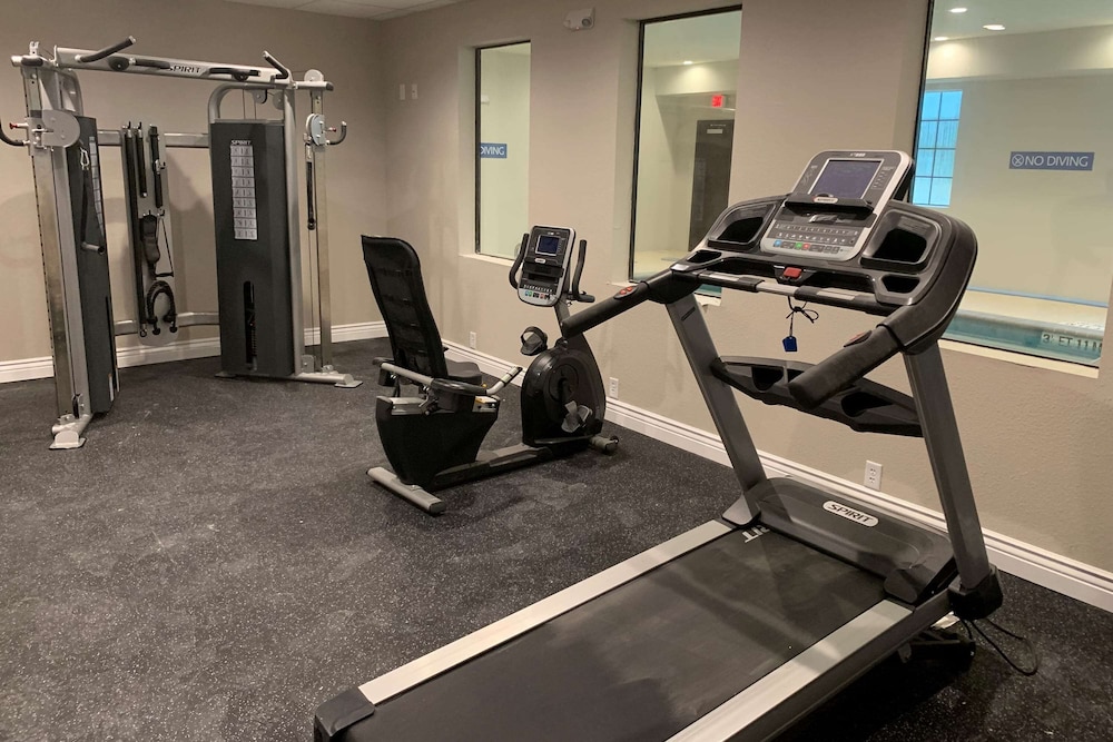 Days Inn & Suites by Wyndham Greater Tomball 39/61