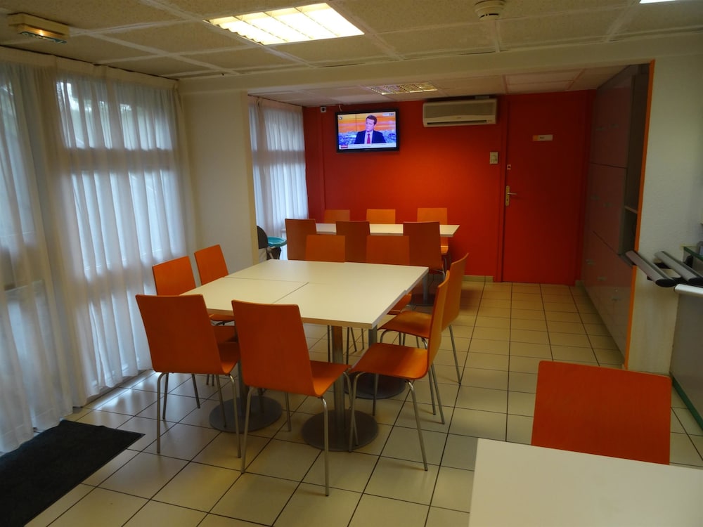 Premiere Classe Lyon Sud Chasse Sur Rhone 66/79