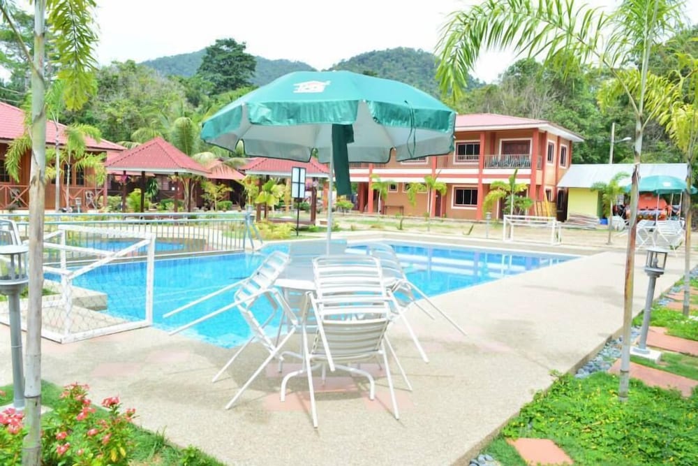 Purnama Beach Resort 48/67