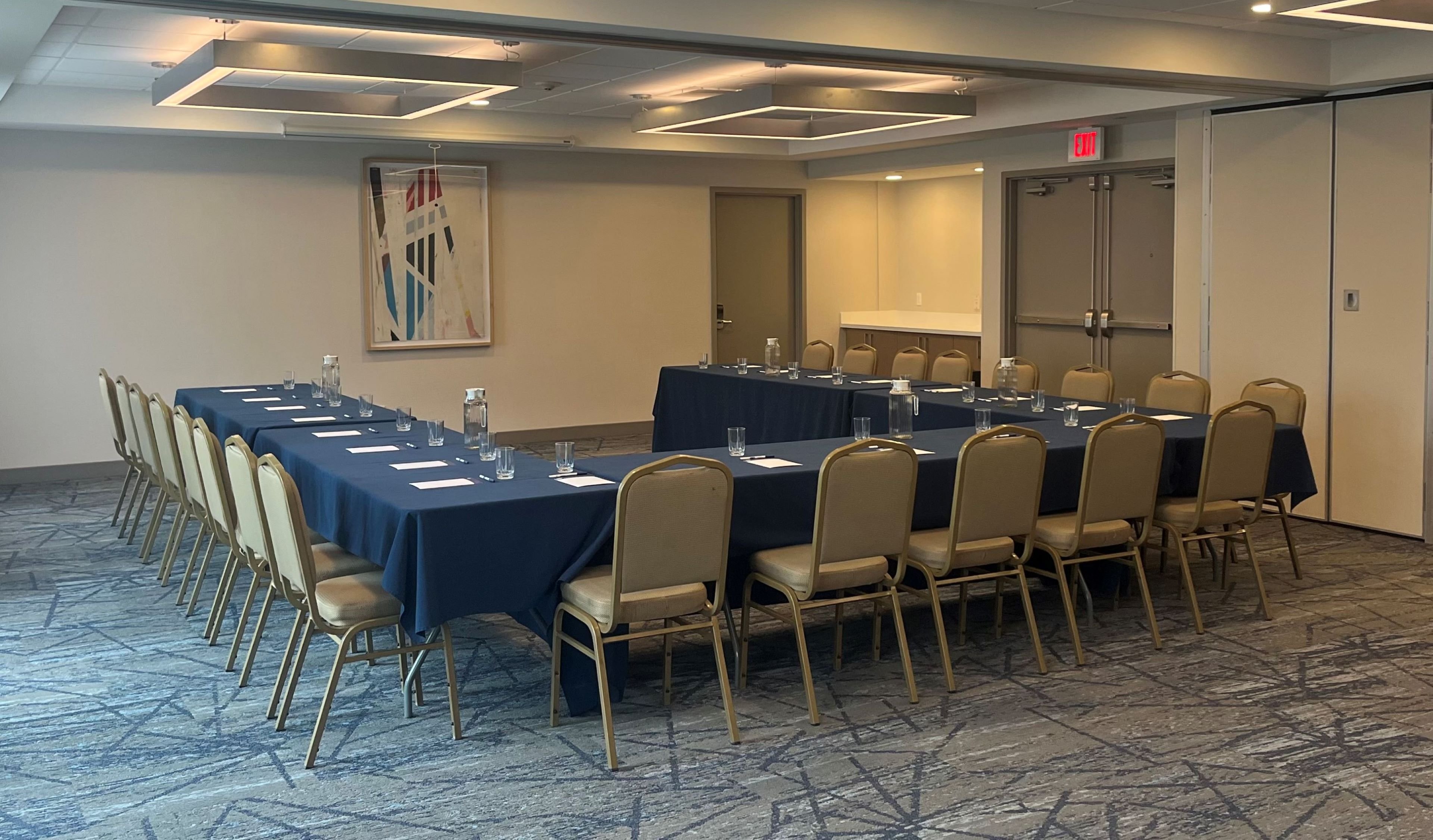 Holiday Inn Express Suites 56/66