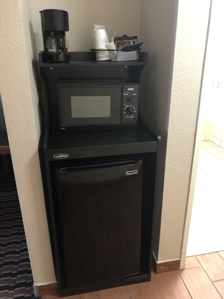 Baymont by Wyndham Fort Wayne 8/21