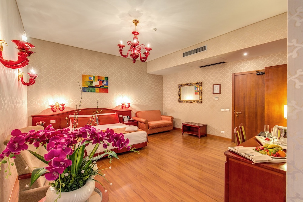 Augusta Lucilla Palace 43/62