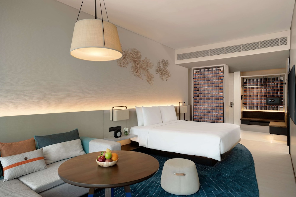 ROOM, KING BED, PLUNGE POOL