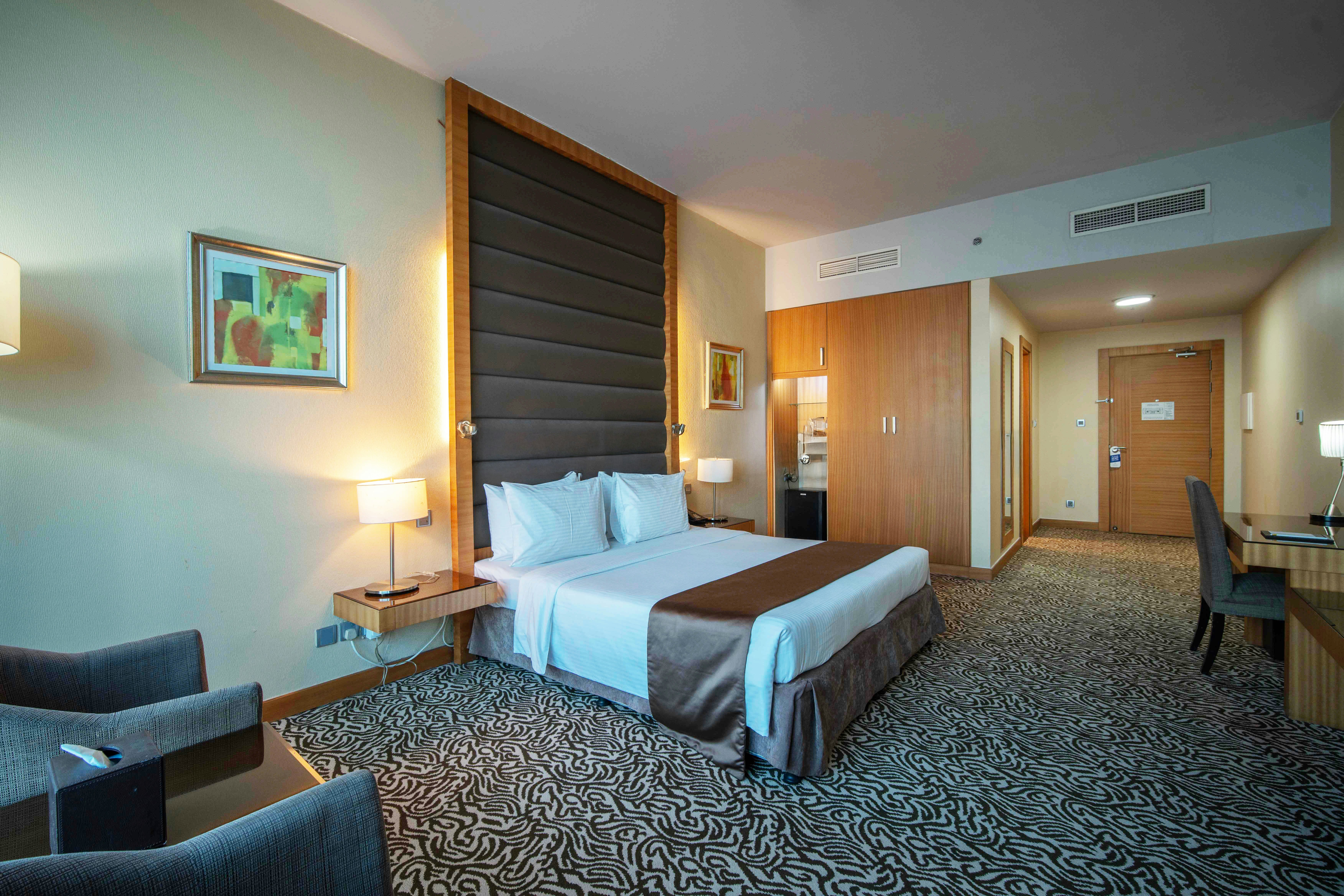 Copthorne Hotel Sharjah 24/85