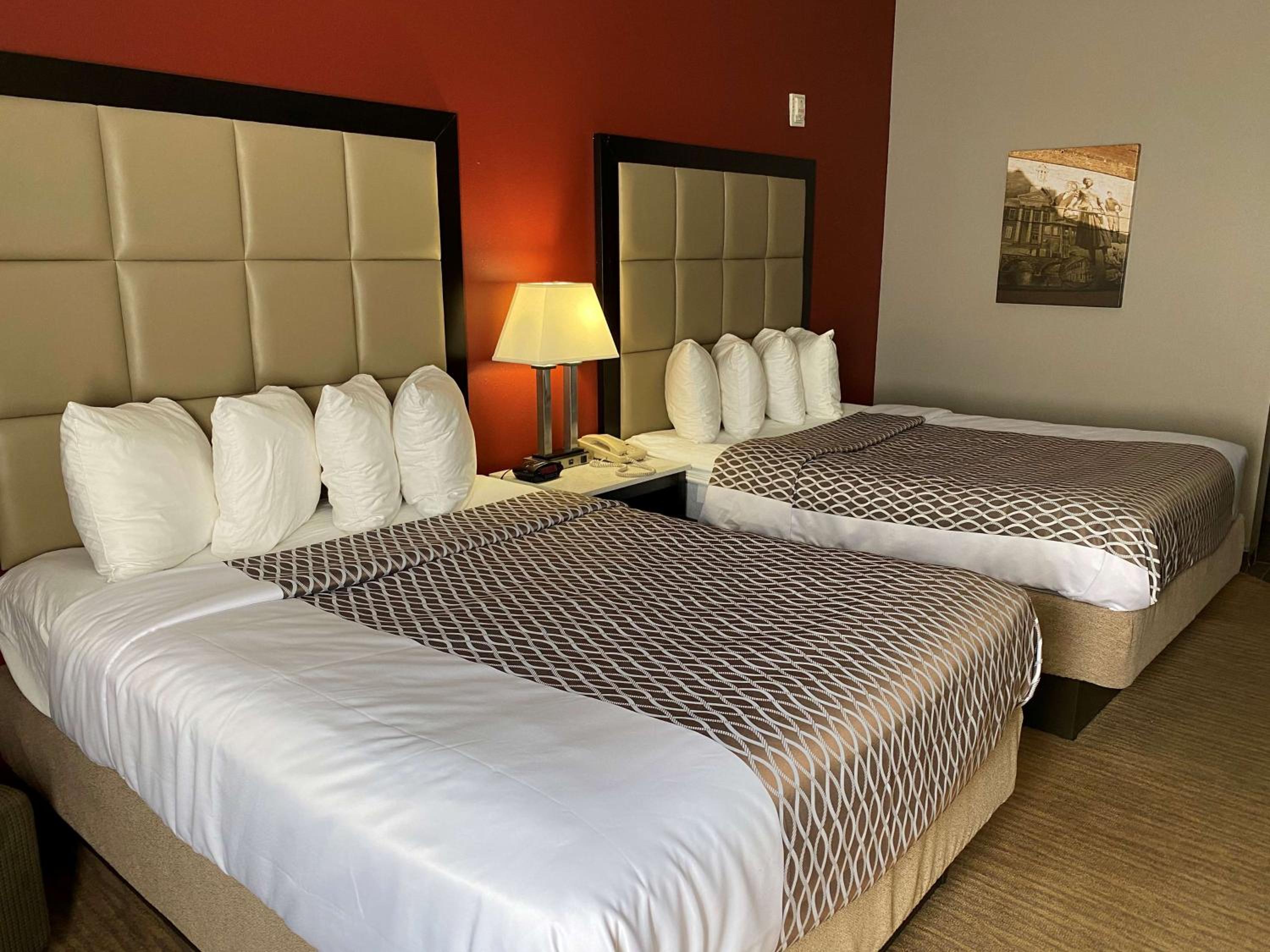 Room, 2 Queen Beds, Bathtub, Accessible