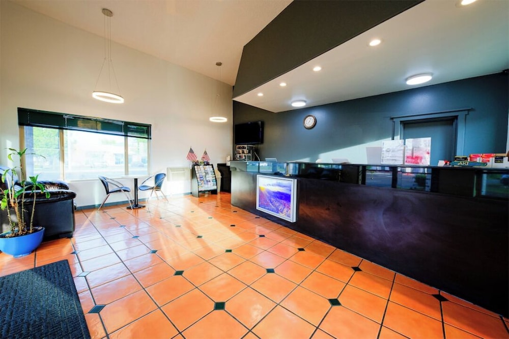 Hermiston Inn & Suites 6/50