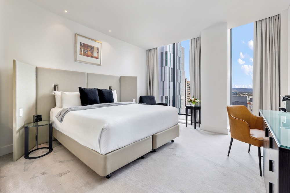 PEPPERS, GUEST ROOM