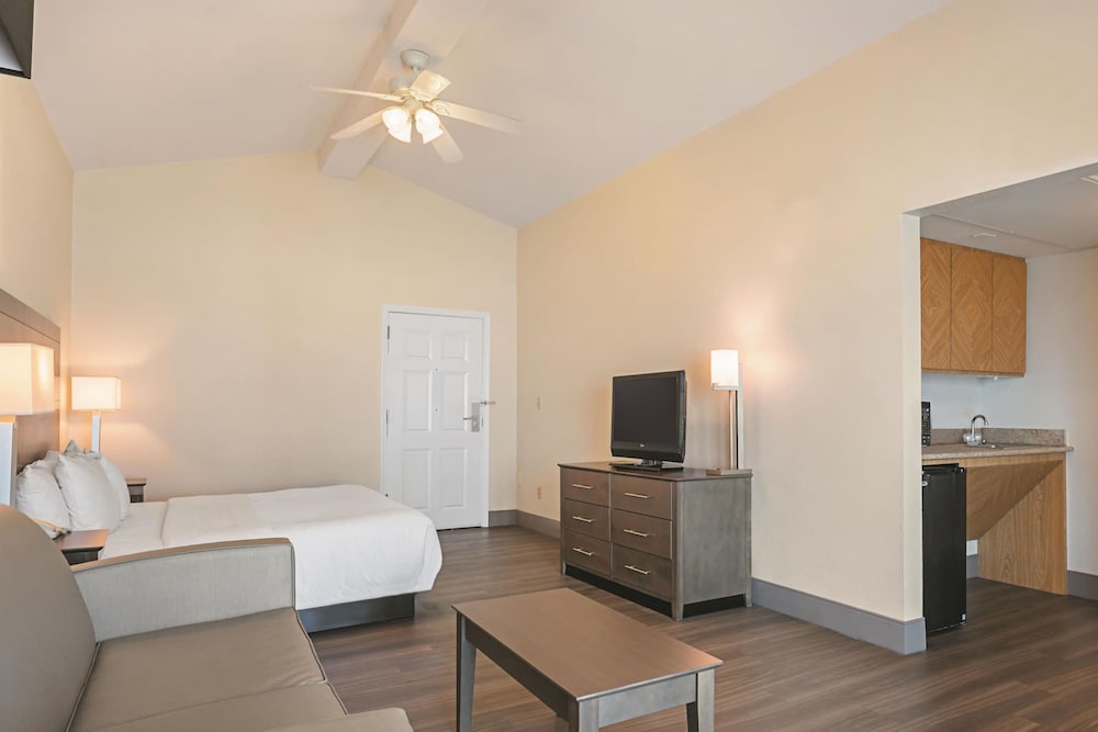 Wingate by Wyndham Galveston Beachfront at Seawall 18/32