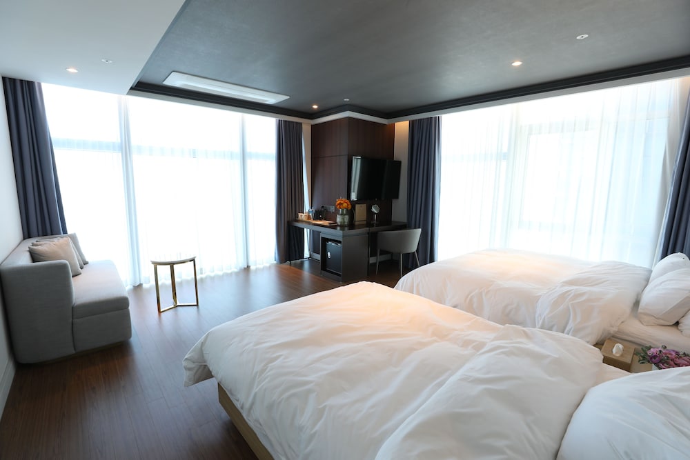 H Avenue Hotel Gwangali Beach 14/50