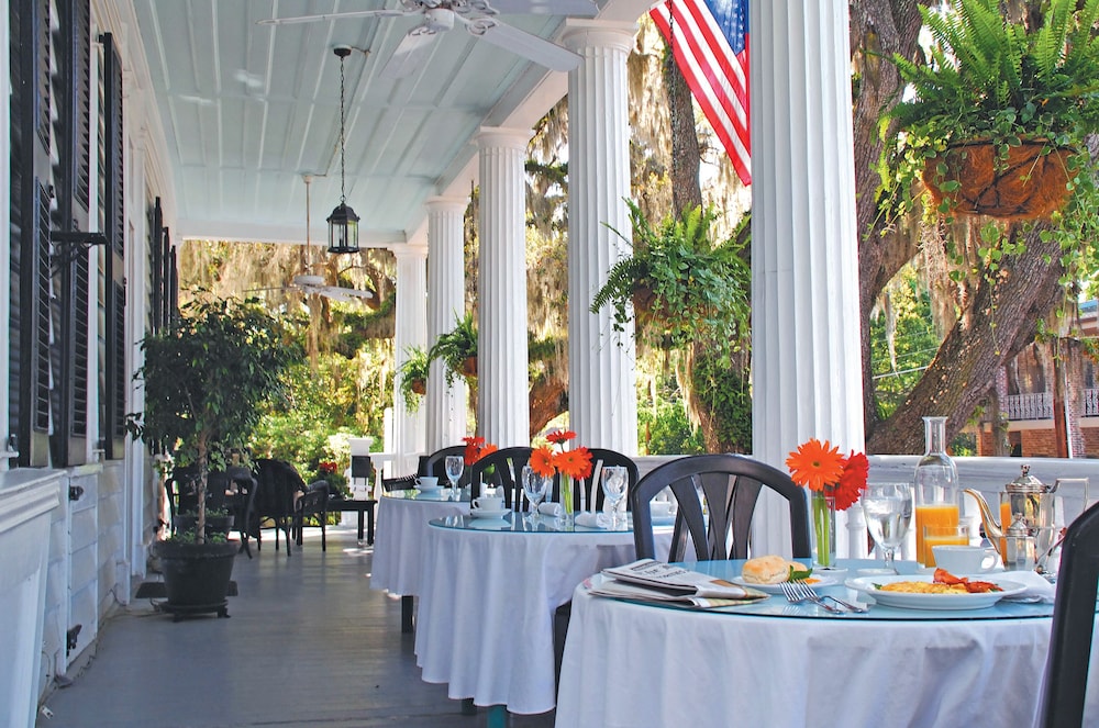 Rhett House Inn 28/50