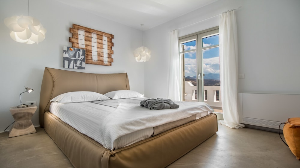 Halcyon Villas 24/66