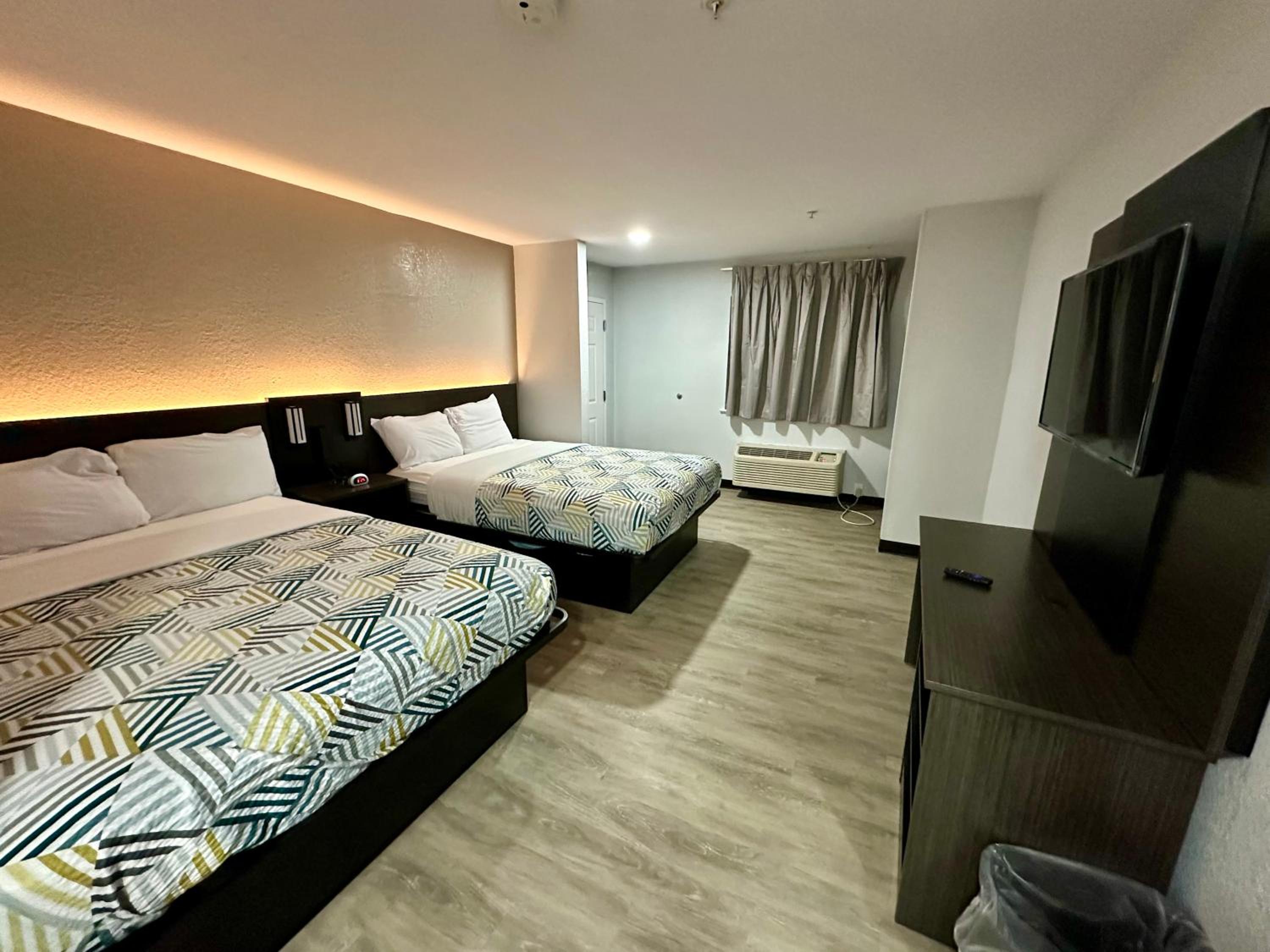 2 Queen Beds - Non-Smoking