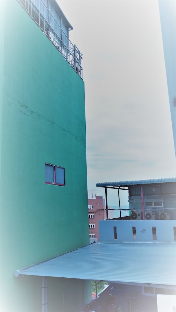 Lighthouse Hotel 8/76