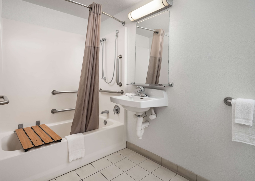 Motel6 Carlsbad, CA - Near Legoland 18/53