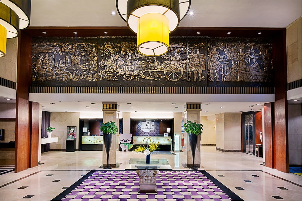 HOLIDAY INN ZHENGZHOU 40/69