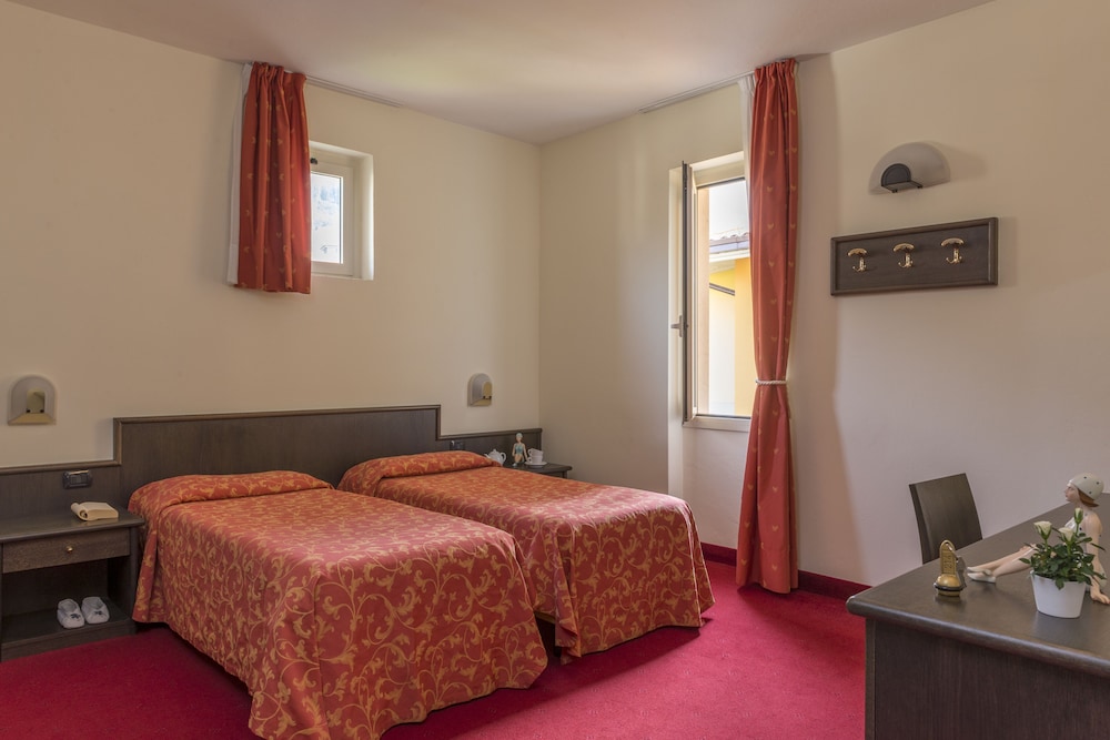 HOTEL DRAGO 30/50